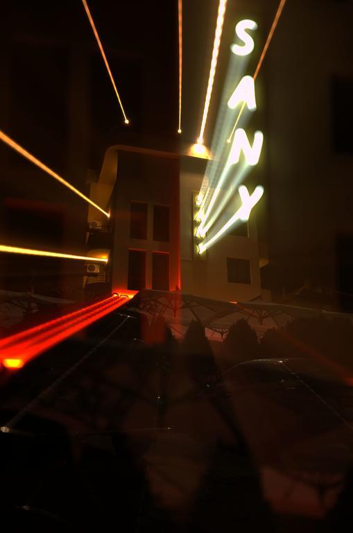 Hotel Sany Primorsko Bagian luar foto